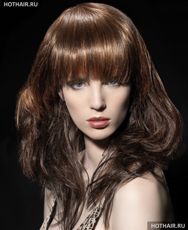 Какой цвет волос подойдет к бледной коже и голубым глазам?