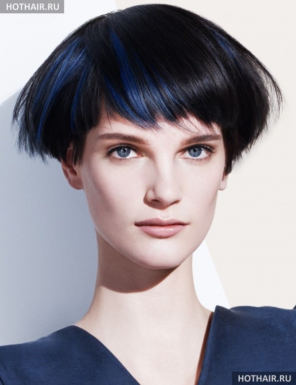 Какой цвет волос подойдет к бледной коже и голубым глазам?