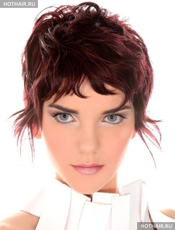 Какой цвет волос подойдет к бледной коже и голубым глазам?