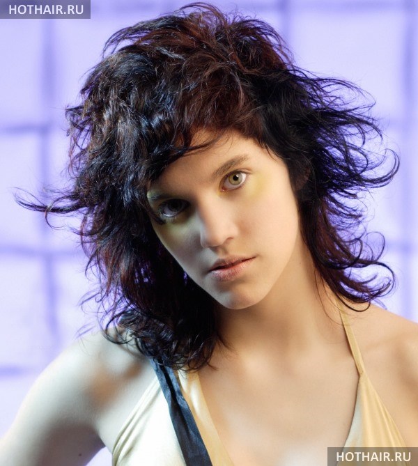 Женские креативные стрижки на средние волосы