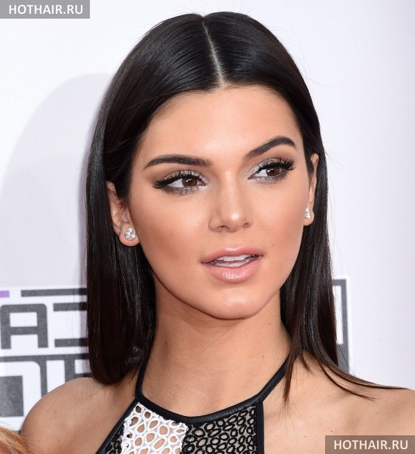 В какой цвет покрасить волосы брюнетке с карими глазами?