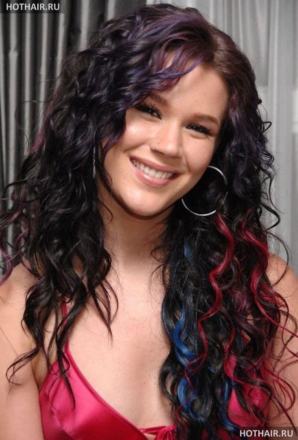 В какой цвет покрасить волосы брюнетке с карими глазами?