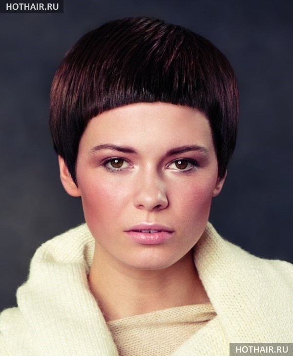 стрижки с короткой челкой