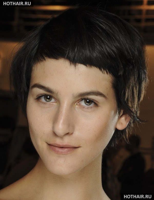 стрижки с короткой челкой