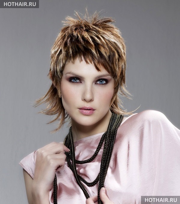 стрижки с короткой челкой