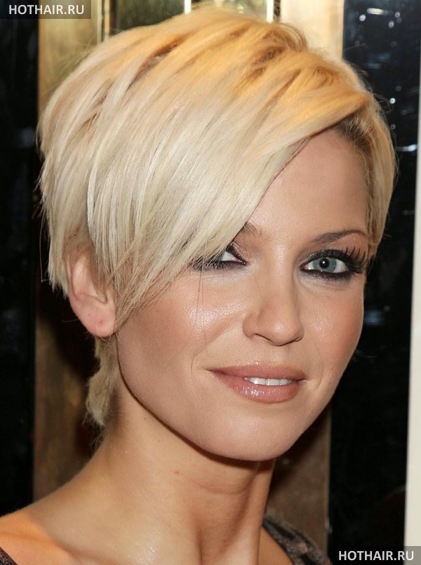 Какие стрижки молодят женщину за 40?