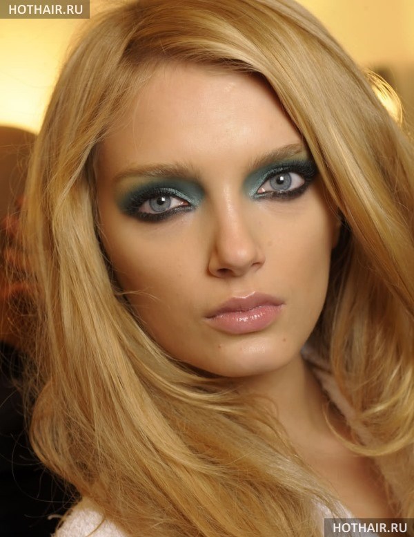 цвет волос под светлый цвет глаз