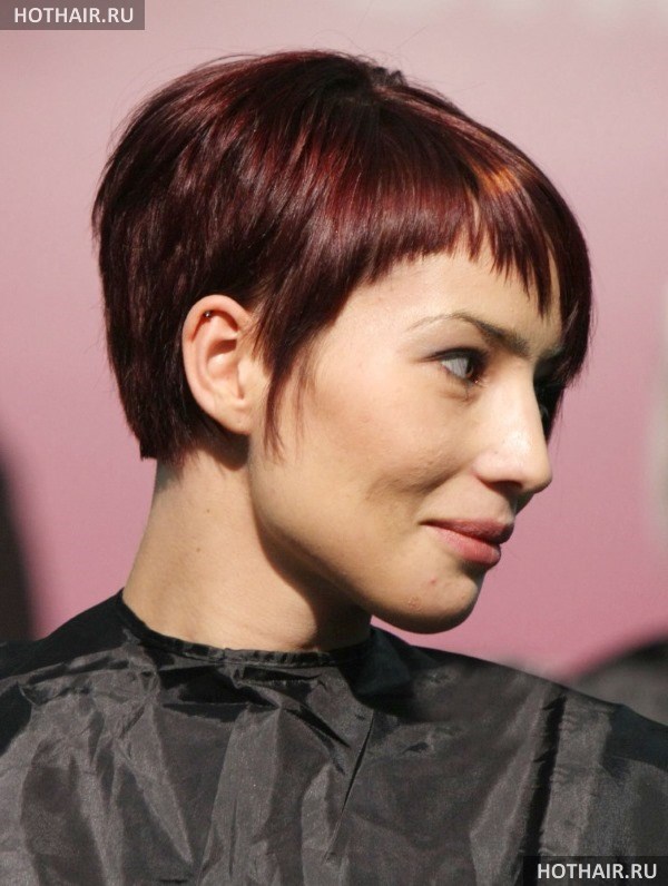 Асимметричная стрижка на короткие волосы